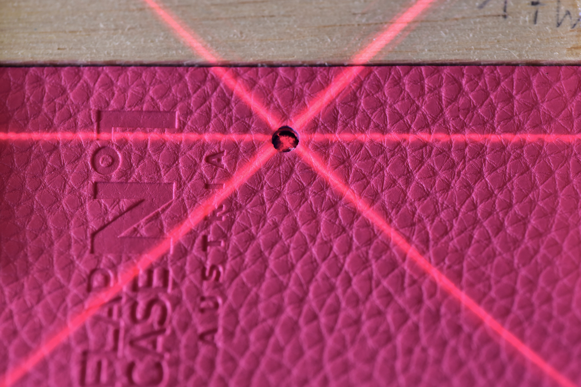 Entstehung-Zigarettenetui_Laser_Praezision_Stanzen_Niete_01